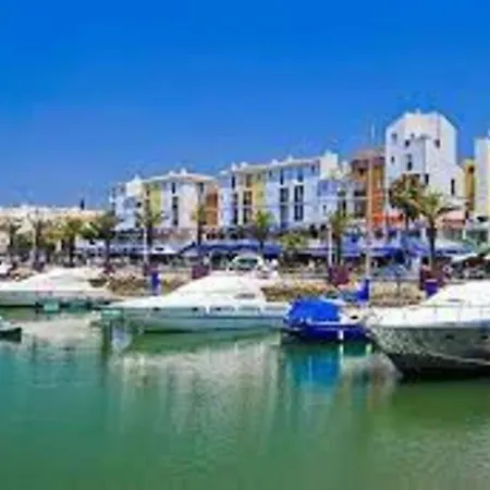 شقة Seaside Serenity Beachside